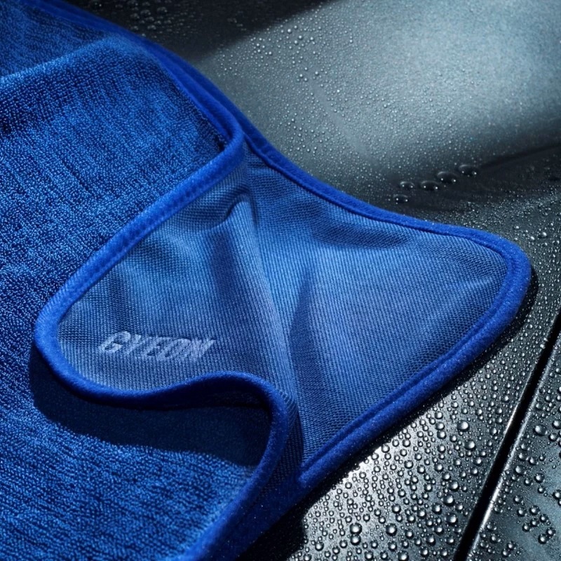 Gyeon Q²M Silk Dryer Evo : serviette ultra-absorbante pour un séchage rapide et sans rayures"